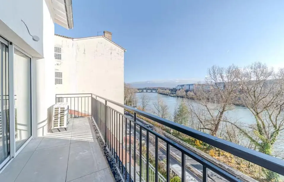 Apartment Rooftop D'Exception, Vue Rhone, 12 Personnes, Caluire