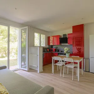 Appartement Joli A Avec Parking Et Jardin, Caluire-et-Cuire
